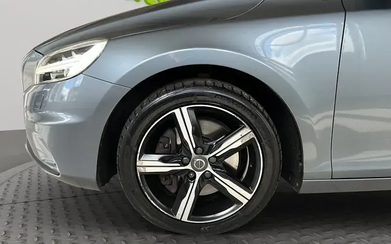 Used Volvo V40 R-Design 122 HP (89 kW) 2018 Grey Hatchback