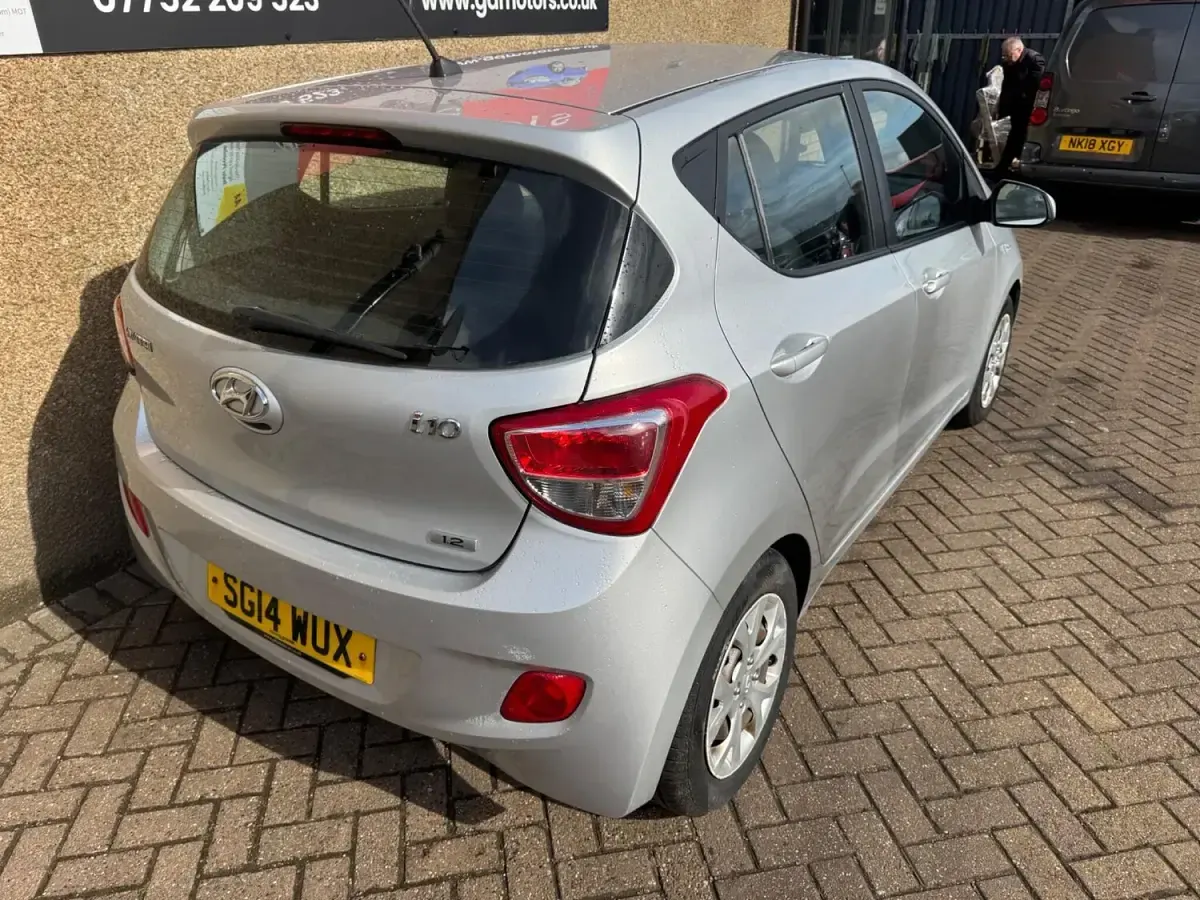 Used Hyundai i10 SE 87 HP (63 kW) 2014 Silver Hatchback