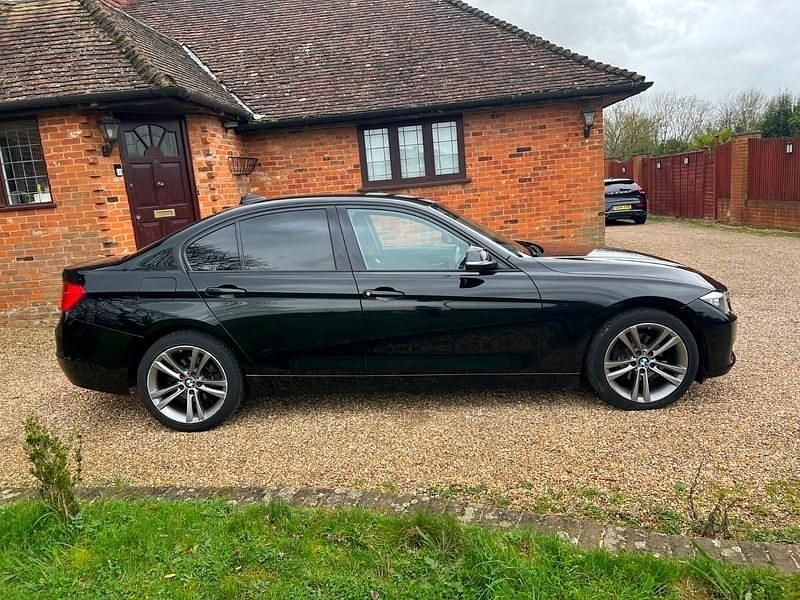 Used BMW 318 Sport Line 2015 Black Sedan