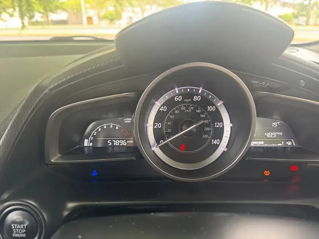 Used Mazda 2 90 HP (66 kW) 2017 Red Hatchback