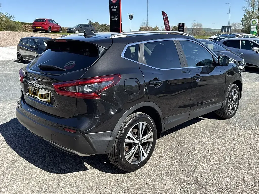 Used Nissan Qashqai N-Connecta 2017 Black SUV