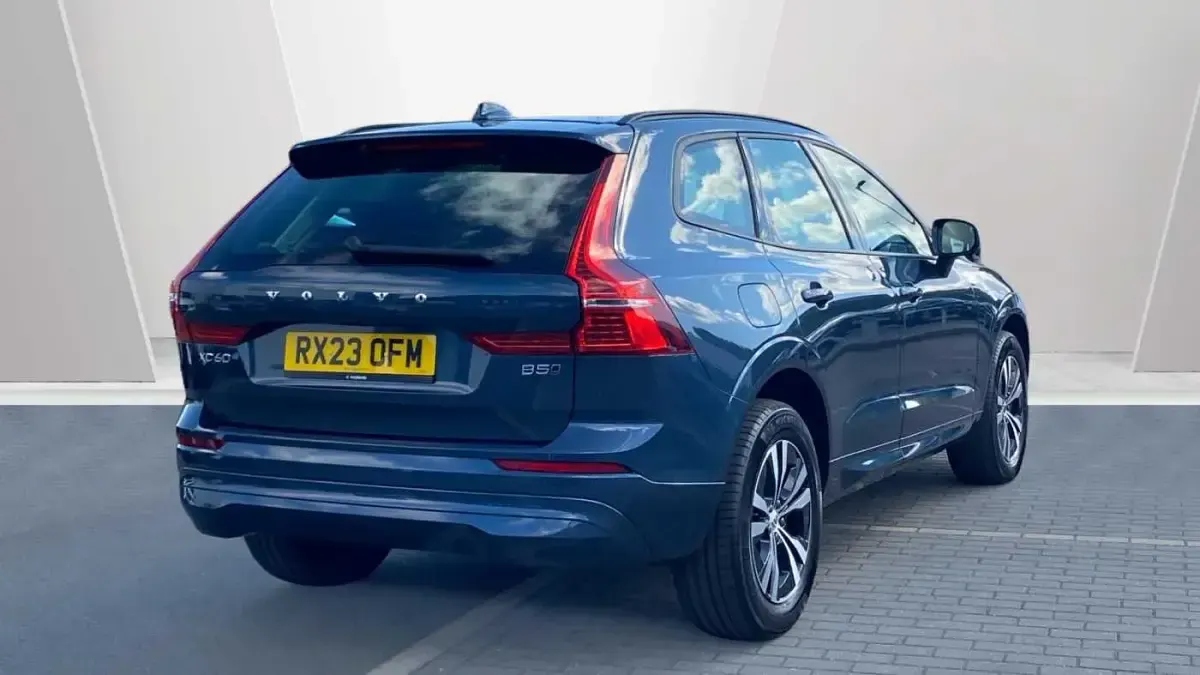 Used Volvo XC60 Core 250 HP (183 kW) 2023 Blue SUV