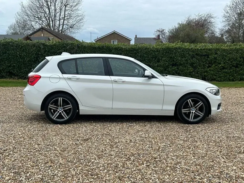 Używany BMW 118 Sport Line 2016 Biały Hatchback