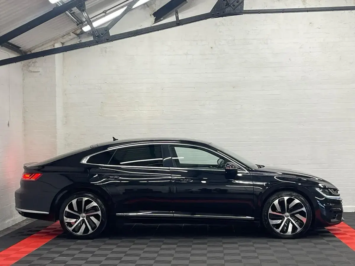 Used VW Arteon R-line 150 HP (110 kW) 2018 Black Hatchback