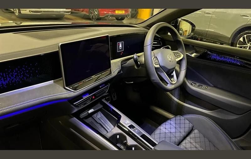 Used VW Passat R-line 200 HP (147 kW) 2025 Black Estate