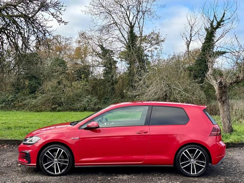 Used VW Golf VII GTD 184 HP (135 kW) 2017 Red Hatchback