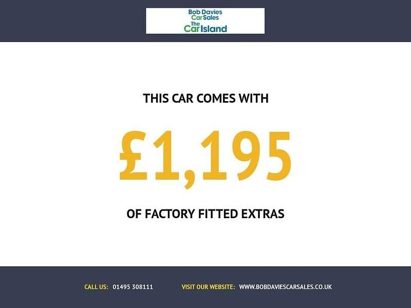 White Used 2017 Nissan Qashqai Tekna SUV | £11,200 (Fair price) - Image 1/3