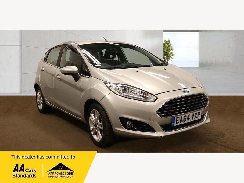 Used Ford Fiesta Zetec 105 HP (77 kW) 2014 Silver Hatchback