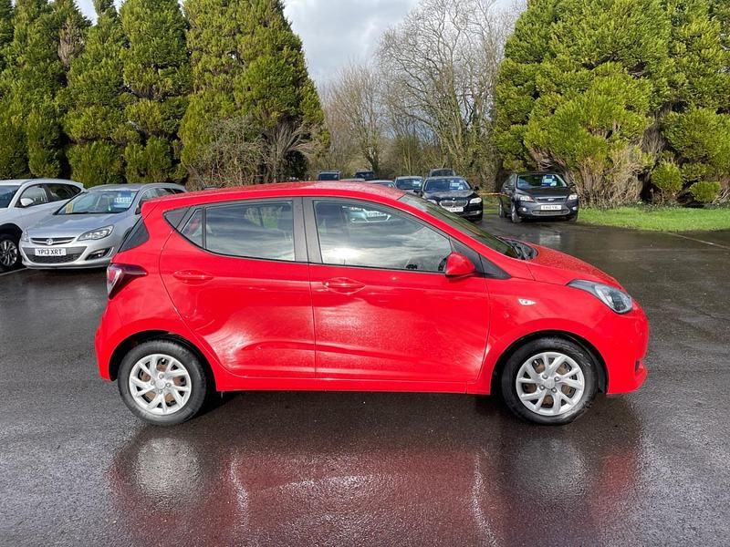 Used Hyundai i10 SE 66 HP (48 kW) 2019 Red Hatchback