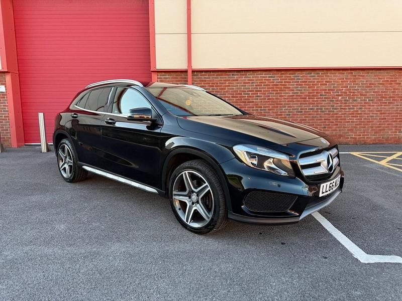 Black Used 2016 Mercedes GLA220 Executive SUV | £13,299 (Fair price) - Image 1/4