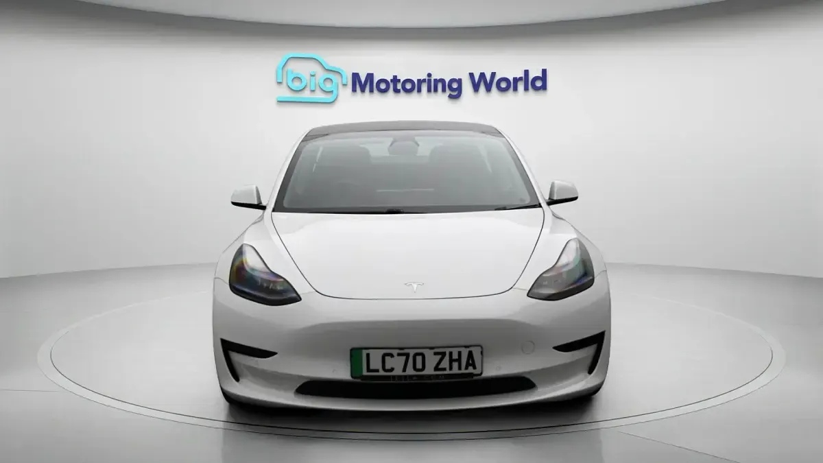 Used Tesla Model 3 Standard Range Plus 239 kW (325 HP) 2020 White Sedan