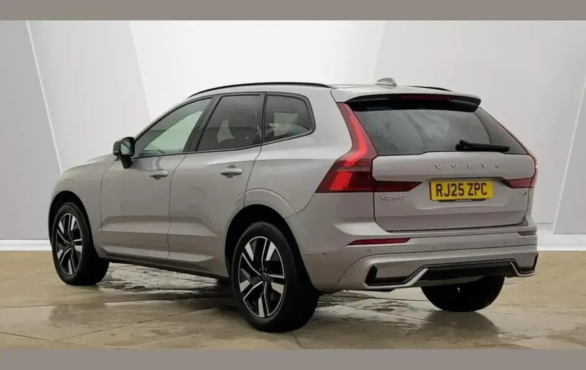Used Volvo XC60 Plus 247 HP (181 kW) 2025 Silver SUV
