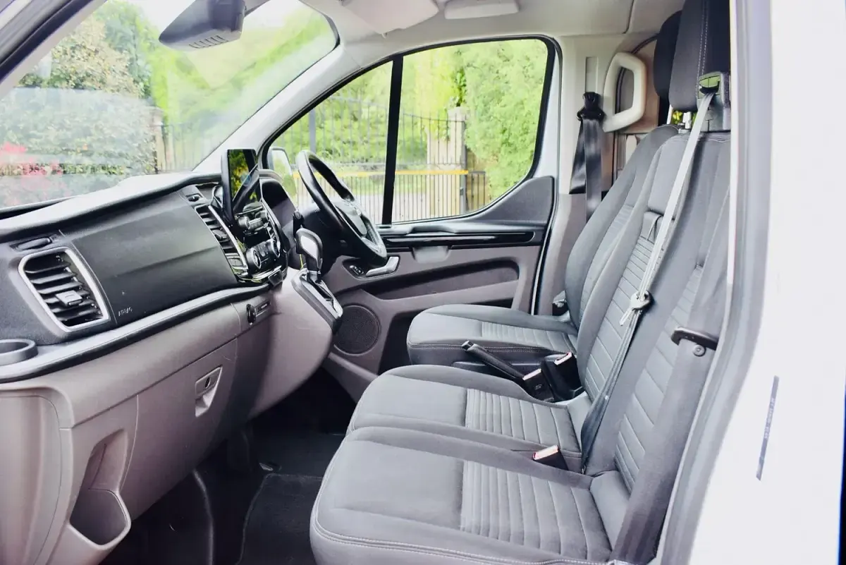Used Ford Transit Custom Limited 130 HP (95 kW) 2022 White Van