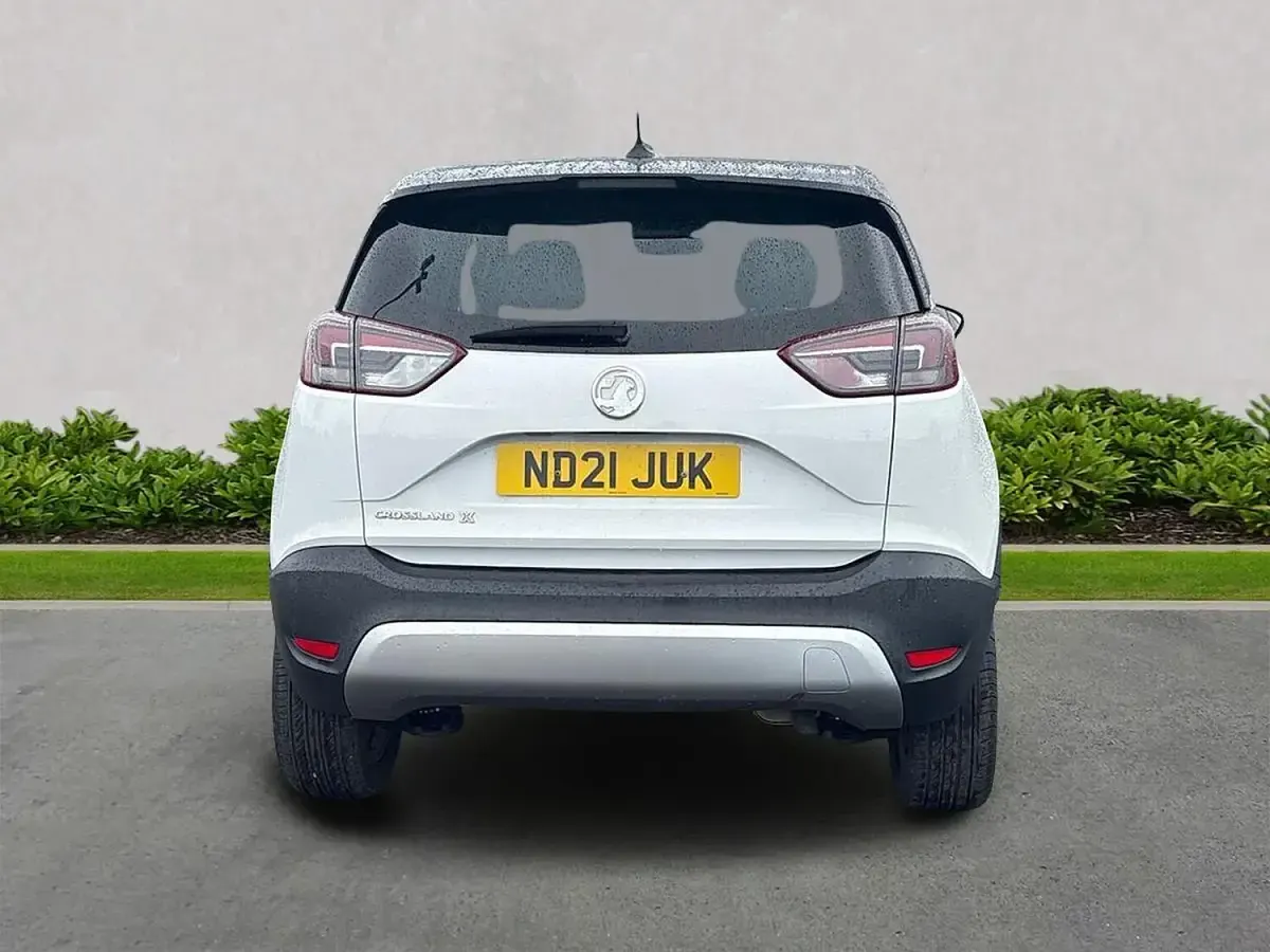 Used Vauxhall Crossland X S 110 HP (80 kW) 2021 White SUV