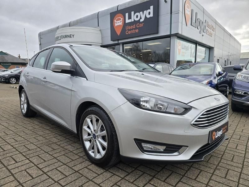 Used Ford Focus Titanium 125 HP (91 kW) 2018 Silver Hatchback