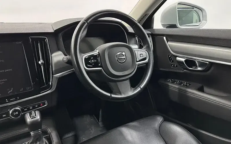 Used Volvo V90 Momentum 190 HP (139 kW) 2019 Silver Estate