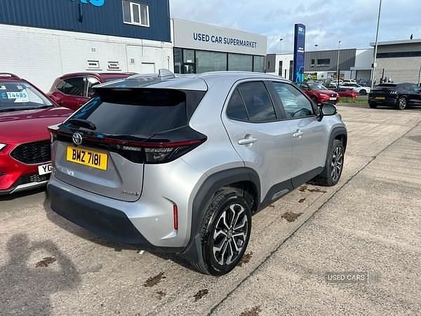 Used Toyota Yaris Design 116 HP (85 kW) 2021 Silver Hatchback