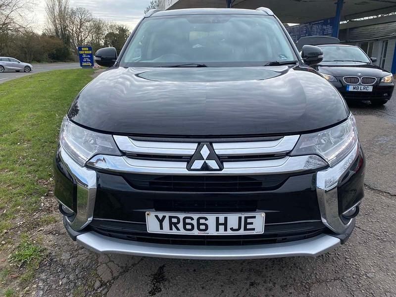 Used Mitsubishi Outlander 150 HP (110 kW) 2016 Black SUV