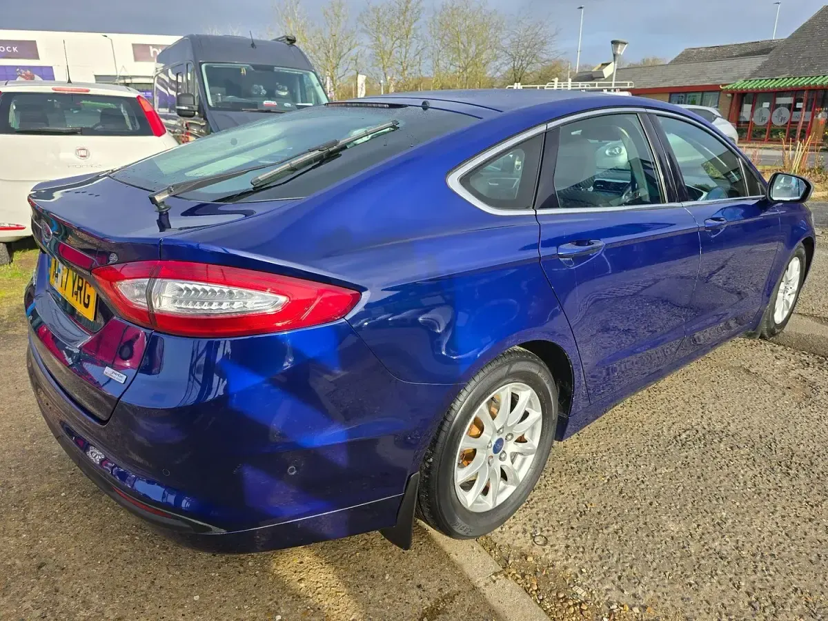 Used Ford Mondeo Zetec 120 HP (88 kW) 2017 Blue Hatchback