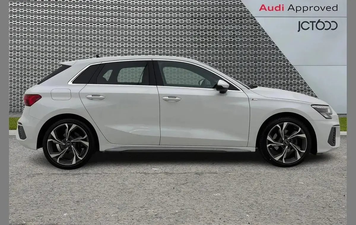 Used Audi A3 S-Line 147 HP (108 kW) 2023 White Sedan