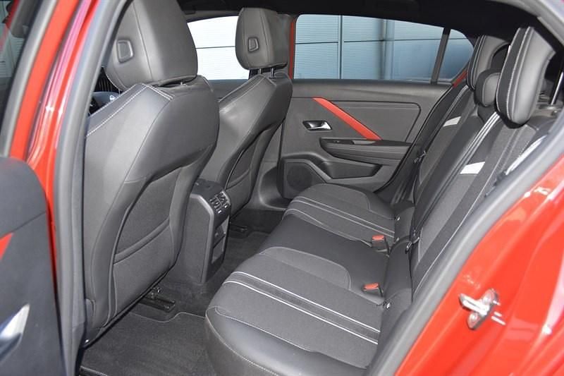 Second-hand Vauxhall Astra GS Line 180 CP (132 kW) 2022 Roșu Hatchback