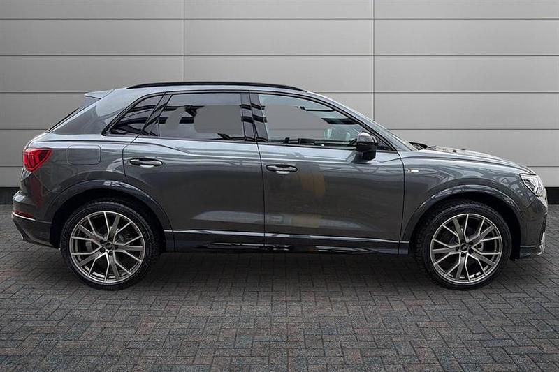 Begagnad Audi Q3 Black Edition 150 HK (110 kW) 2025 Grå SUV