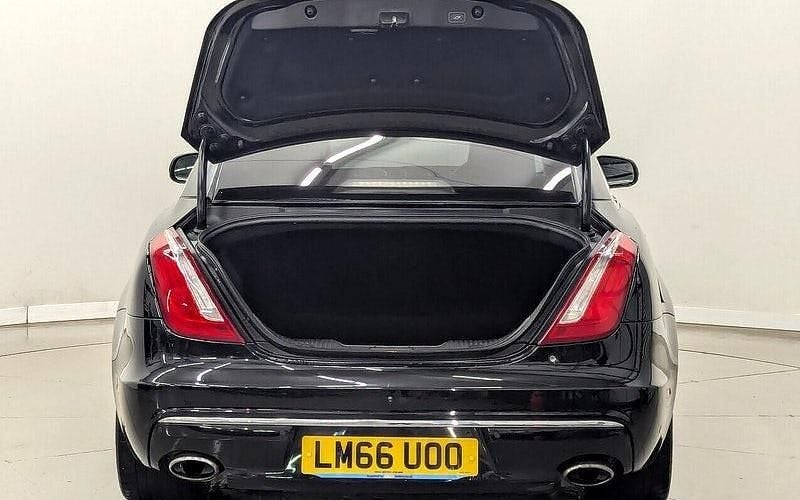 Used Jaguar XJ Premium Luxury 300 HP (220 kW) 2019 Sedan