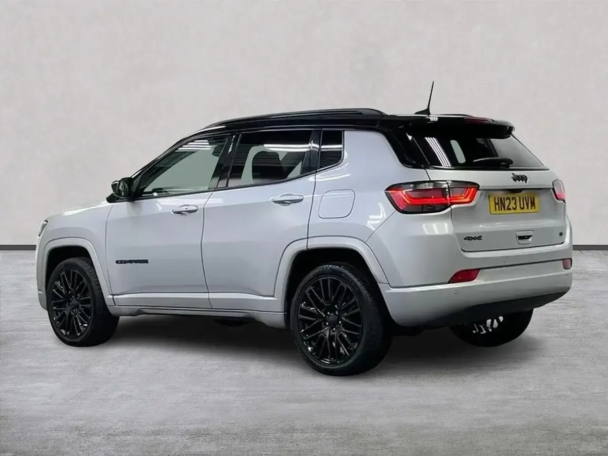 Used Jeep Compass 240 HP (176 kW) 2023 Silver/black SUV
