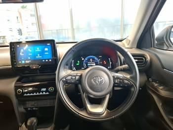 Used Toyota Yaris Hybrid 116 HP (85 kW) 2024 White Estate