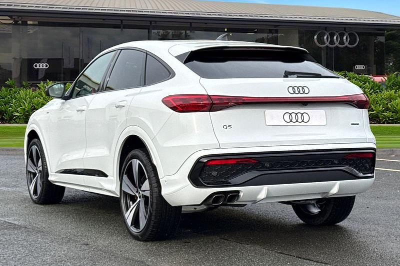 New Audi Q5 Sportback Comfort 2025 White SUV