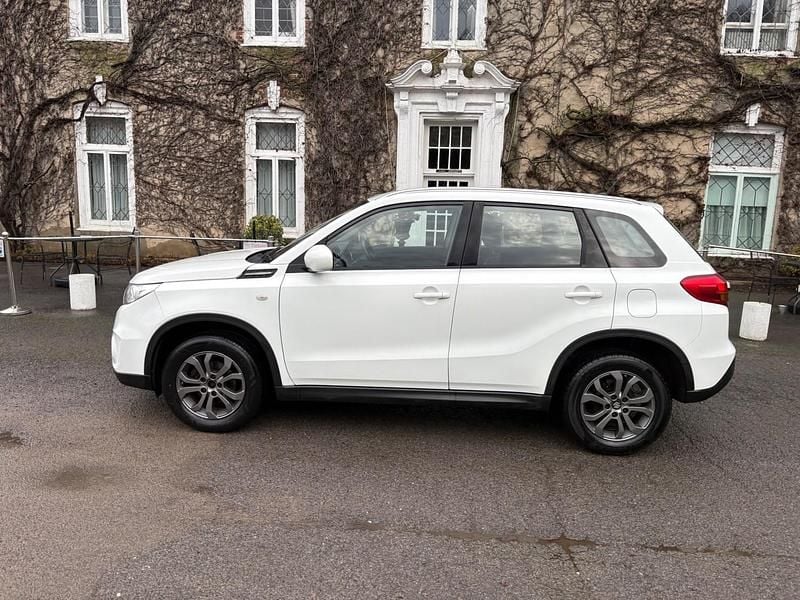 Used Suzuki Vitara SZ4 120 HP (88 kW) 2016 White Hatchback