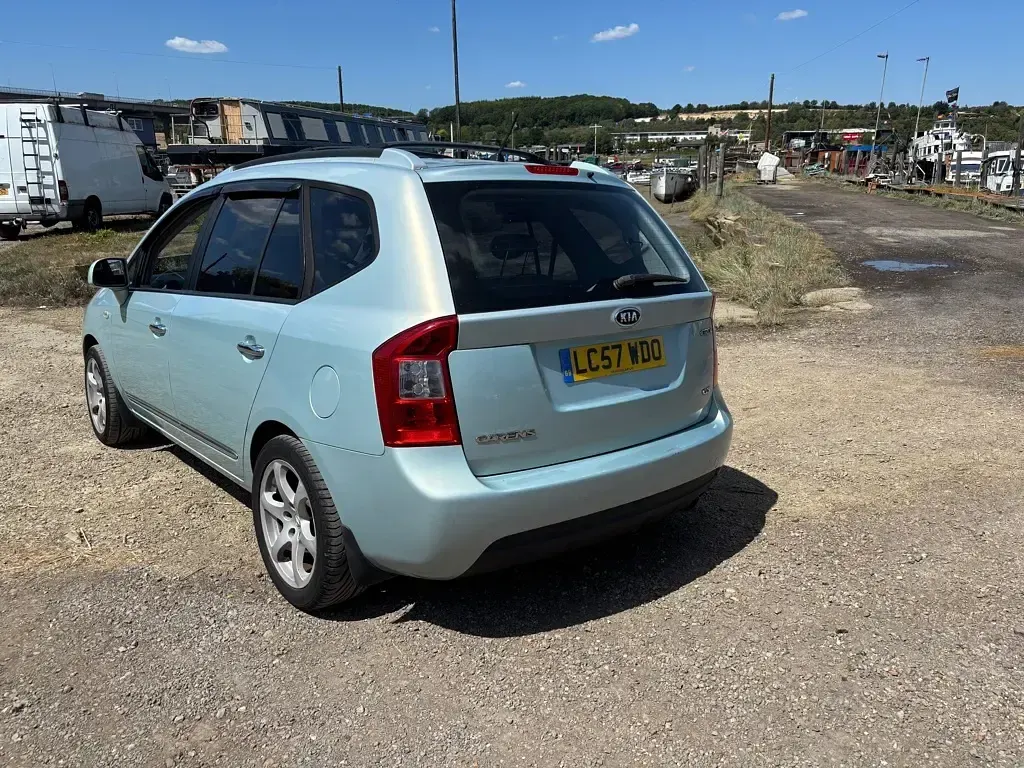 Used Kia Carens 138 HP (101 kW) 2007 Silver MPV