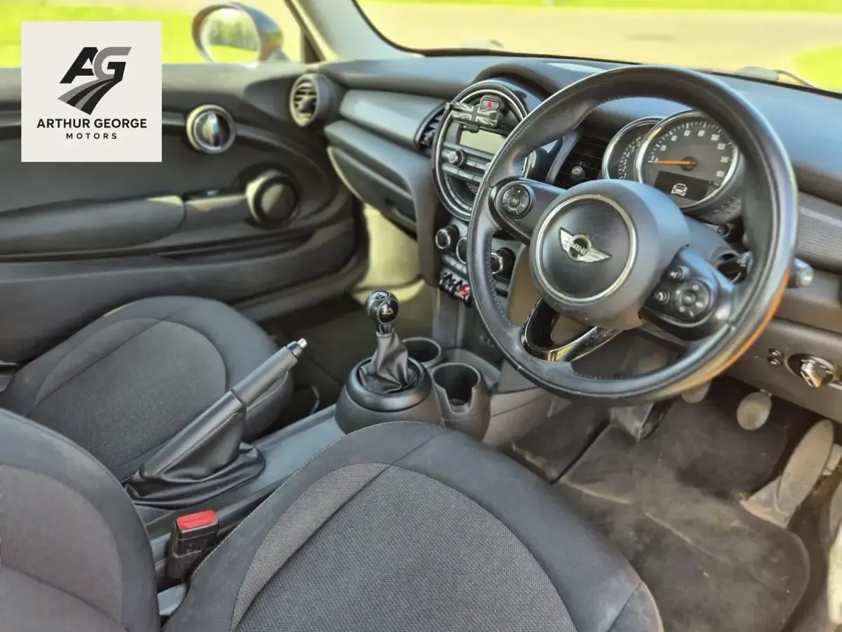 Usado Mini Cooper Hatch 136 CV (100 kW) 2016 Naranja Utilitario