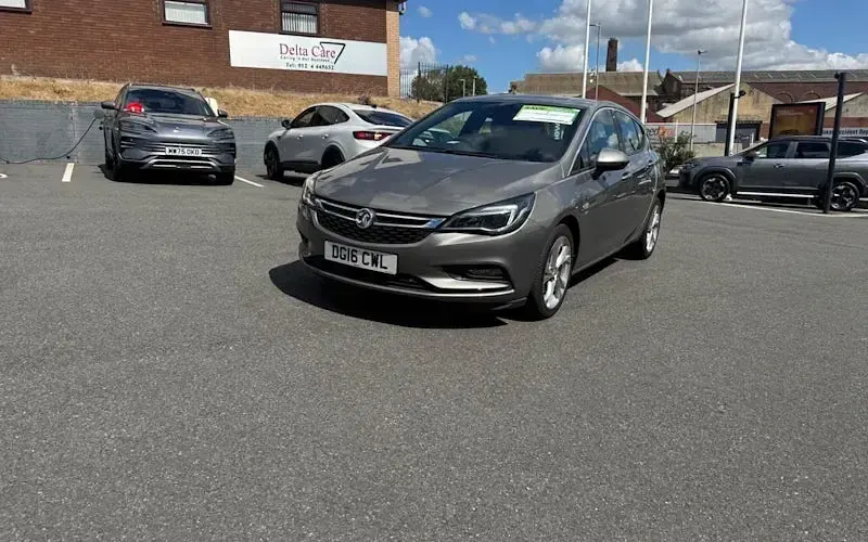 Used Vauxhall Astra SRi 200 HP (147 kW) 2019 Grey Hatchback