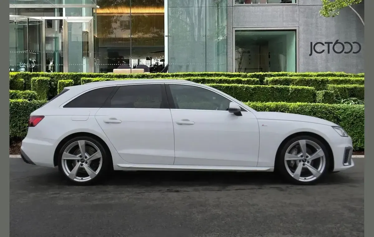 Used Audi A4 S-Line 200 HP (147 kW) 2024 White Estate