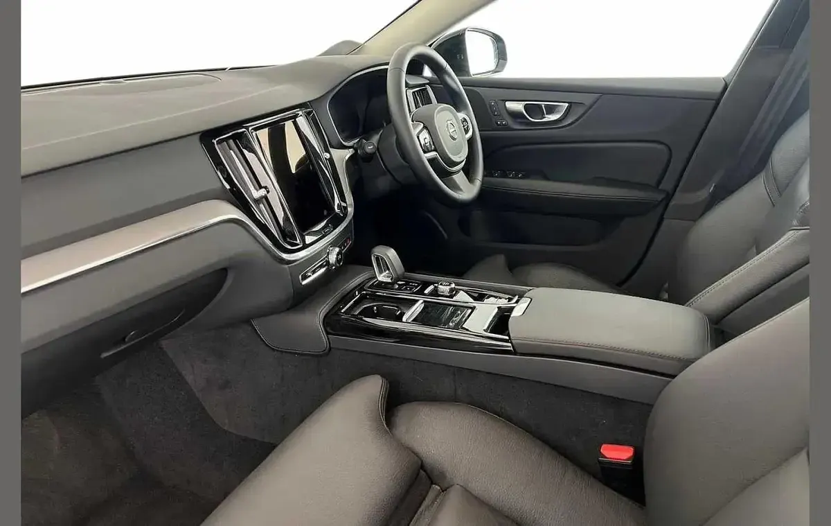 Used Volvo V60 Plus 350 HP (257 kW) 2025 Vapour grey Estate