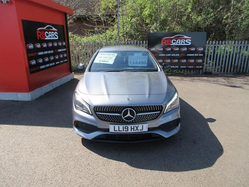 Begagnad Mercedes CLA220 AMG line 2019 Grå Sedan