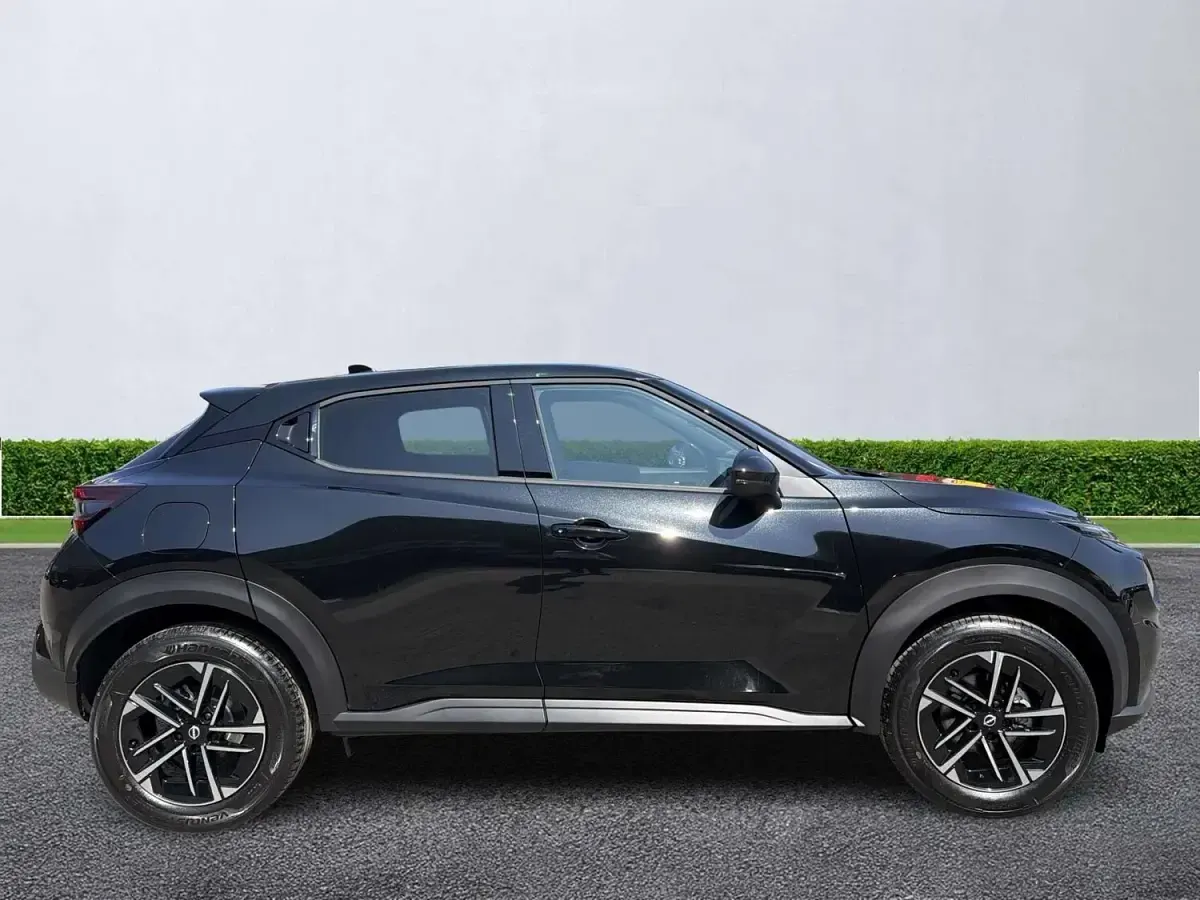 New Nissan Juke N-Connecta 2026 Pearl black SUV