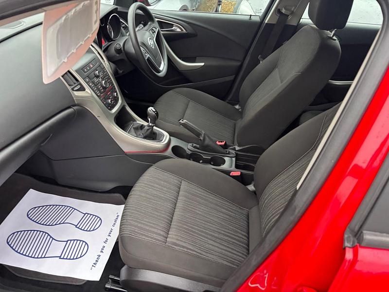 Used Vauxhall Astra 140 HP (102 kW) 2010 Red Hatchback