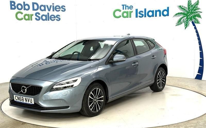 Used Volvo V40 Momentum 120 HP (88 kW) 2018 Blue Hatchback