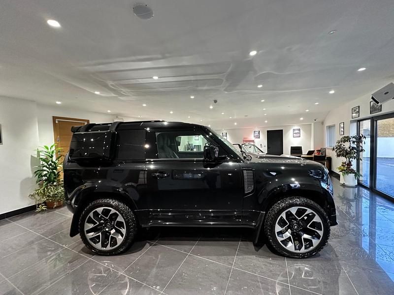Used Land Rover Defender SE Dynamic 2025 Black SUV