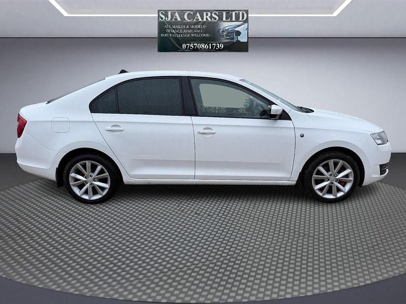 Used Skoda Rapid SE 2012 White Hatchback