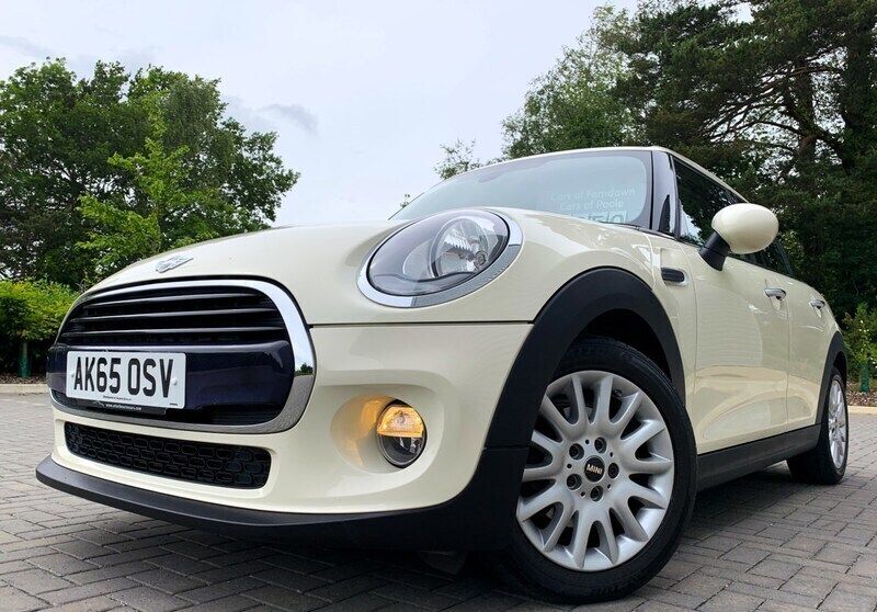 White Used 2015 Mini Cooper Hatch Hatchback | £7,950 (Fair price) - Image 1/4