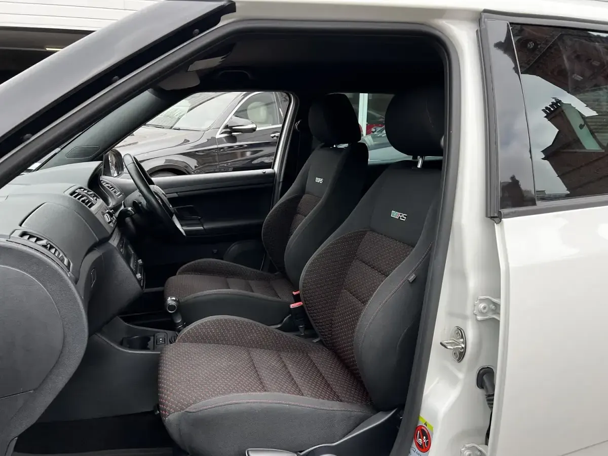 Used Skoda Fabia vRS 180 HP (132 kW) 2011 White Estate