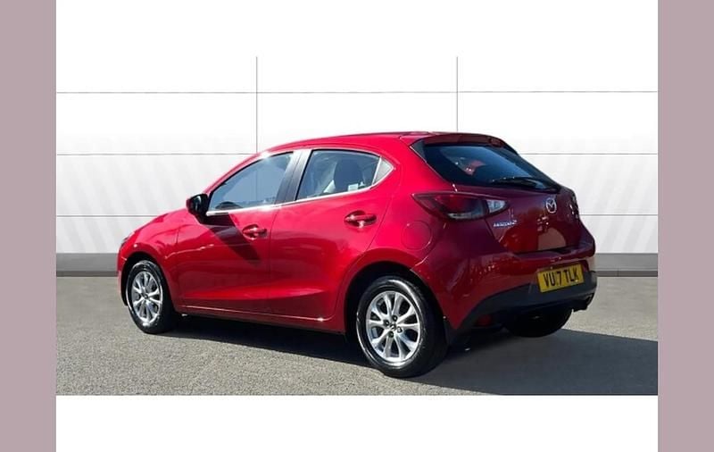 Used Mazda 2 90 HP (66 kW) 2017 Red Hatchback