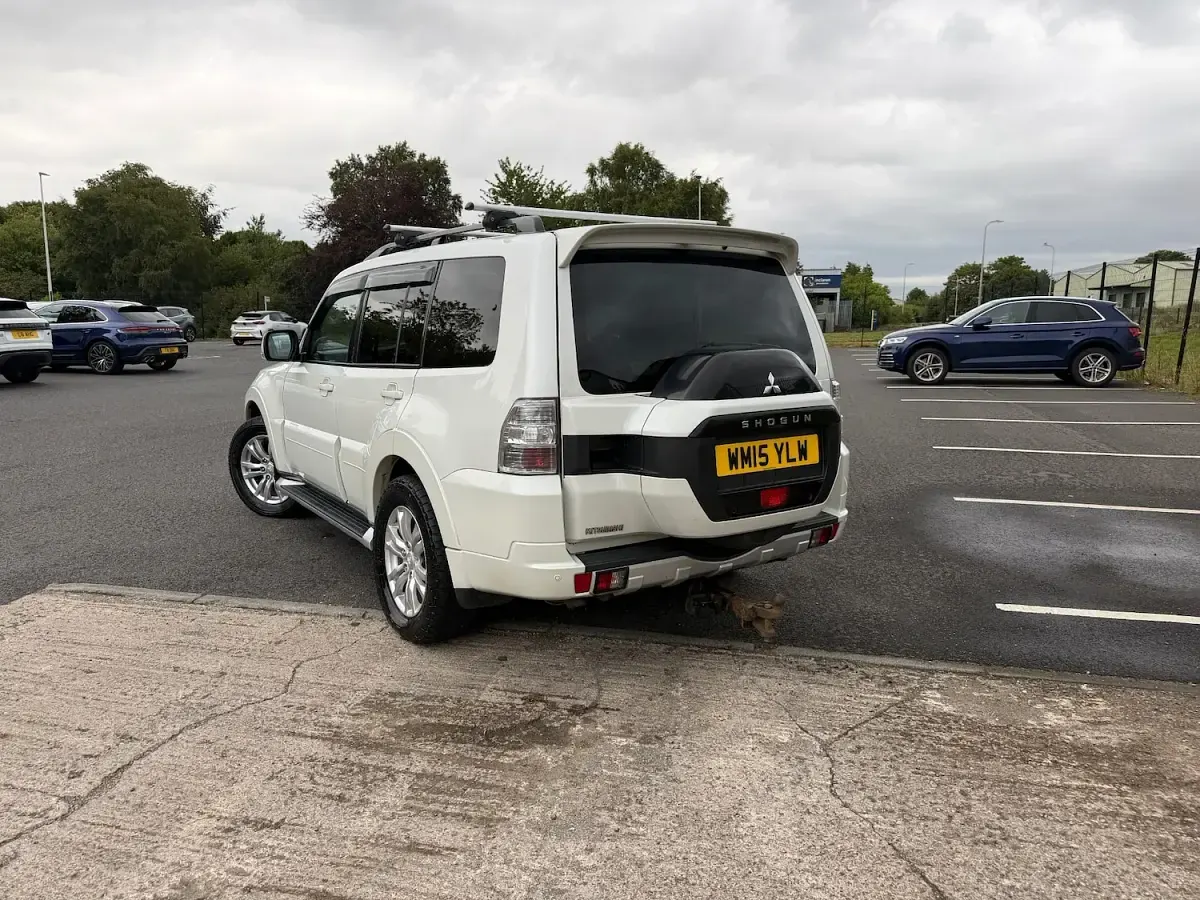 Used Mitsubishi Shogun 187 HP (137 kW) 2015 White SUV