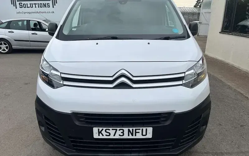 Used Citroën Dispatch 102 HP (75 kW) 2023 White MPV