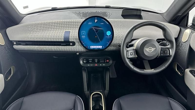 Used Mini Cooper SE Hatch 158 kW (215 HP) 2024 Black Hatchback