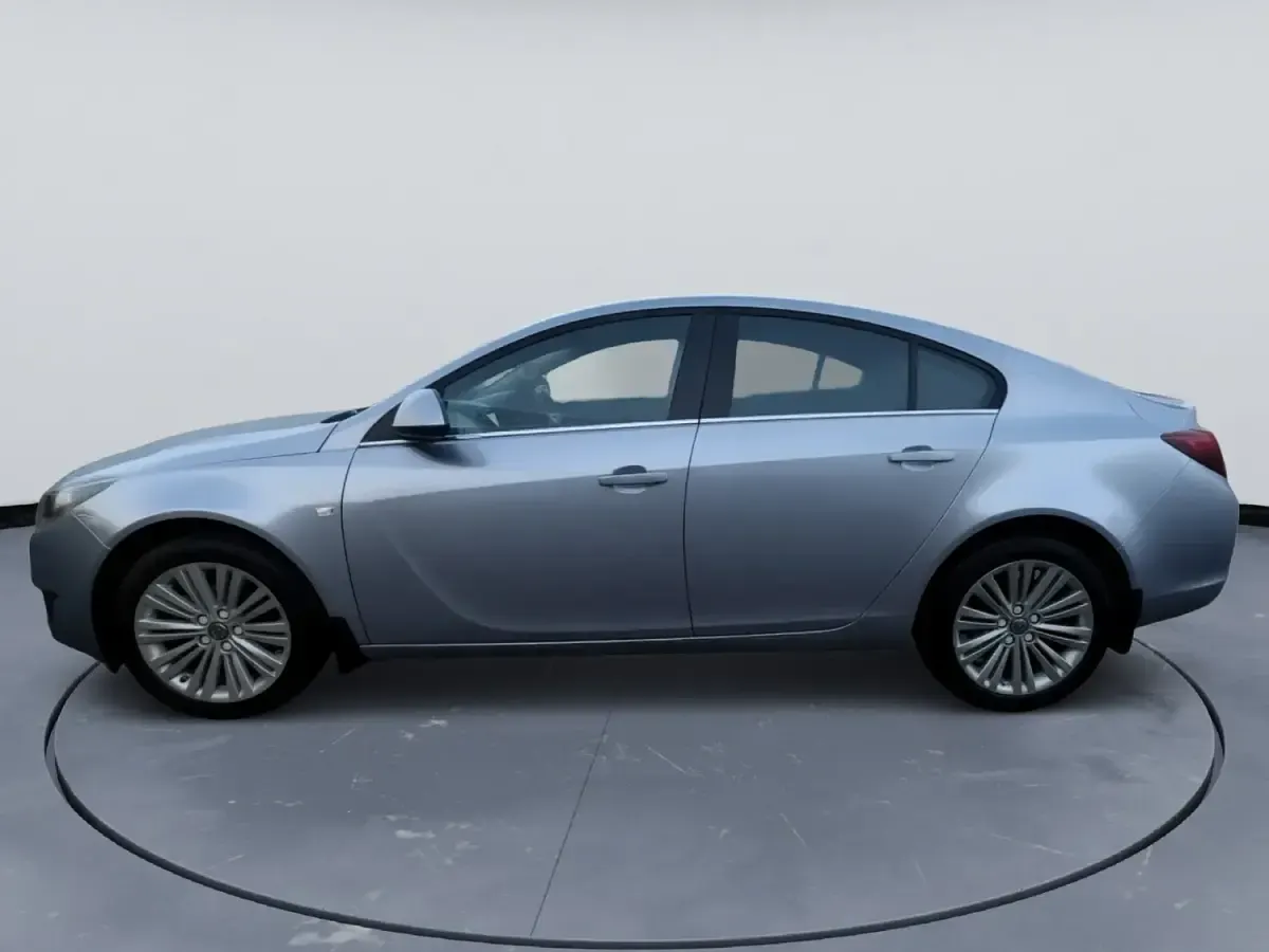 Used Vauxhall Insignia Design Edition 140 HP (102 kW) 2016 Silver Hatchback