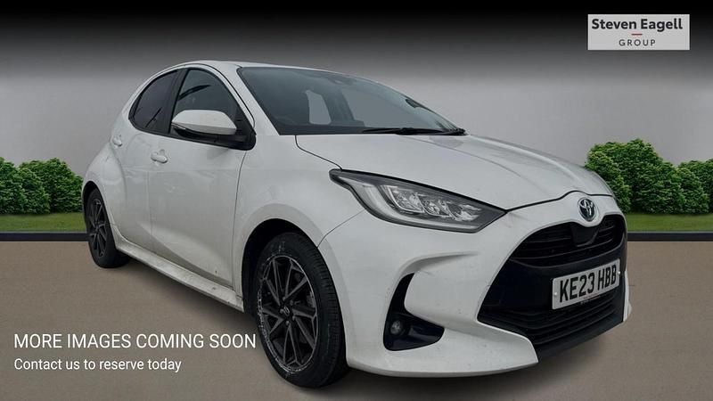 Used Toyota Yaris Hybrid Design 2023 White Hatchback